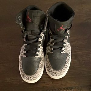 Big Boys size 5 Jordan 1’s Elephant Print